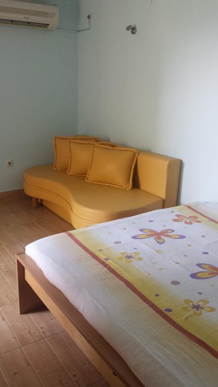 Apartments Lina Karlobag Room photo